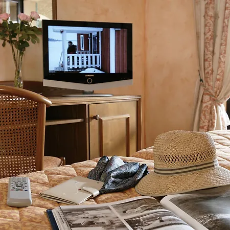 Des Oliviers Сент-Максим